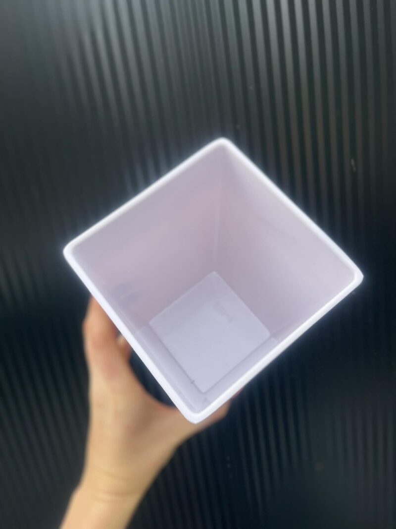Biała wysoka kwadratowa osłonka 12cm